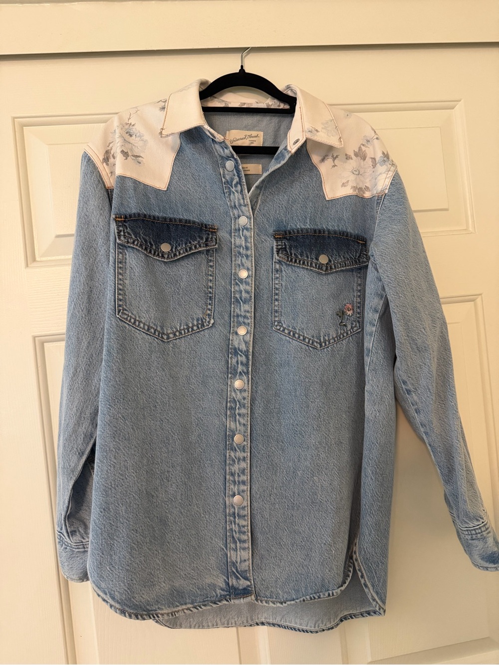Universal Thread Light Blue Denim Western Shirt with White Embroidered Yoke